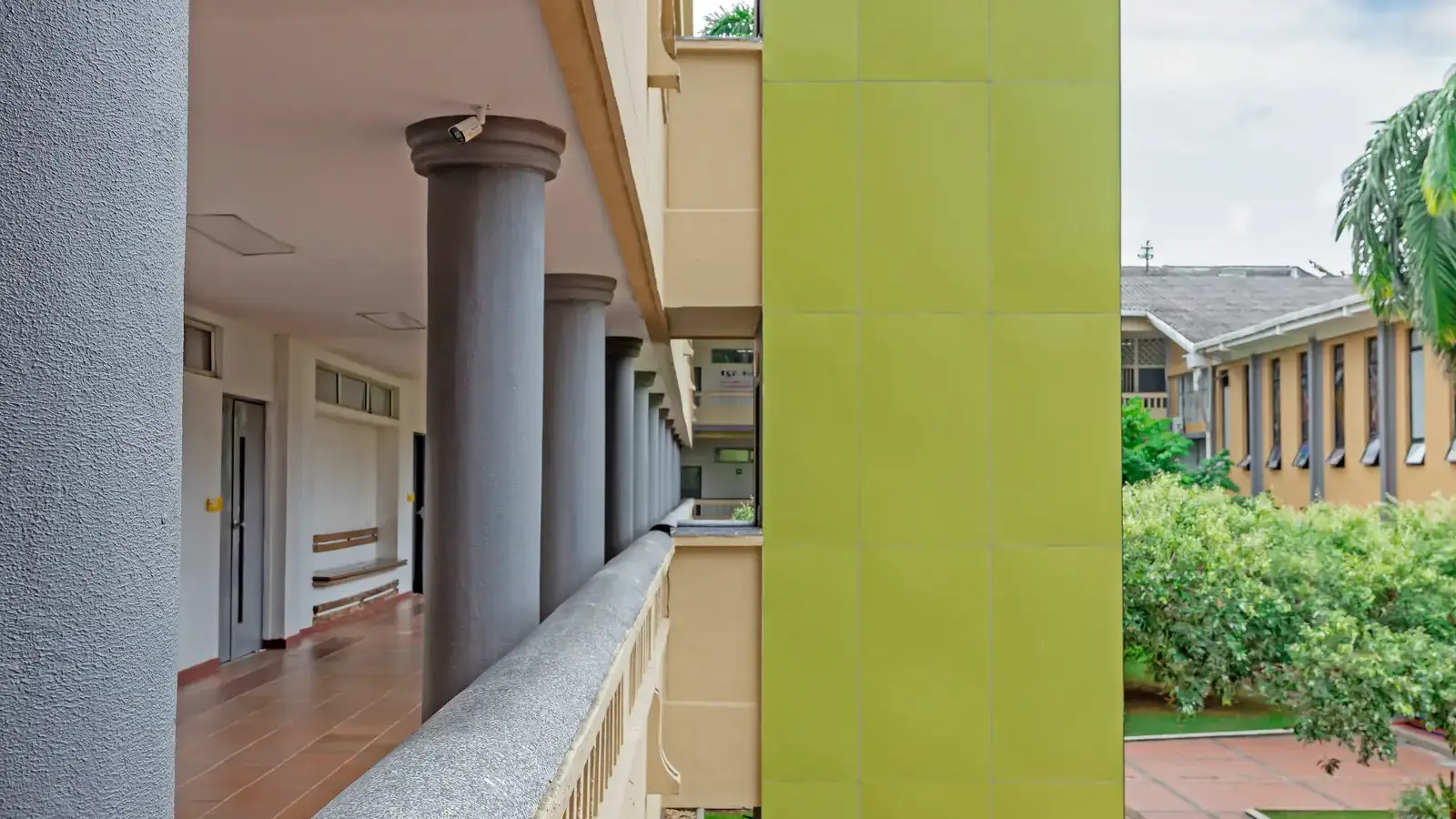 Universidad Pontificia Bolivariana — Torre de ascensores